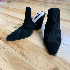 Rebel Wilson’s Ava Leather Heels